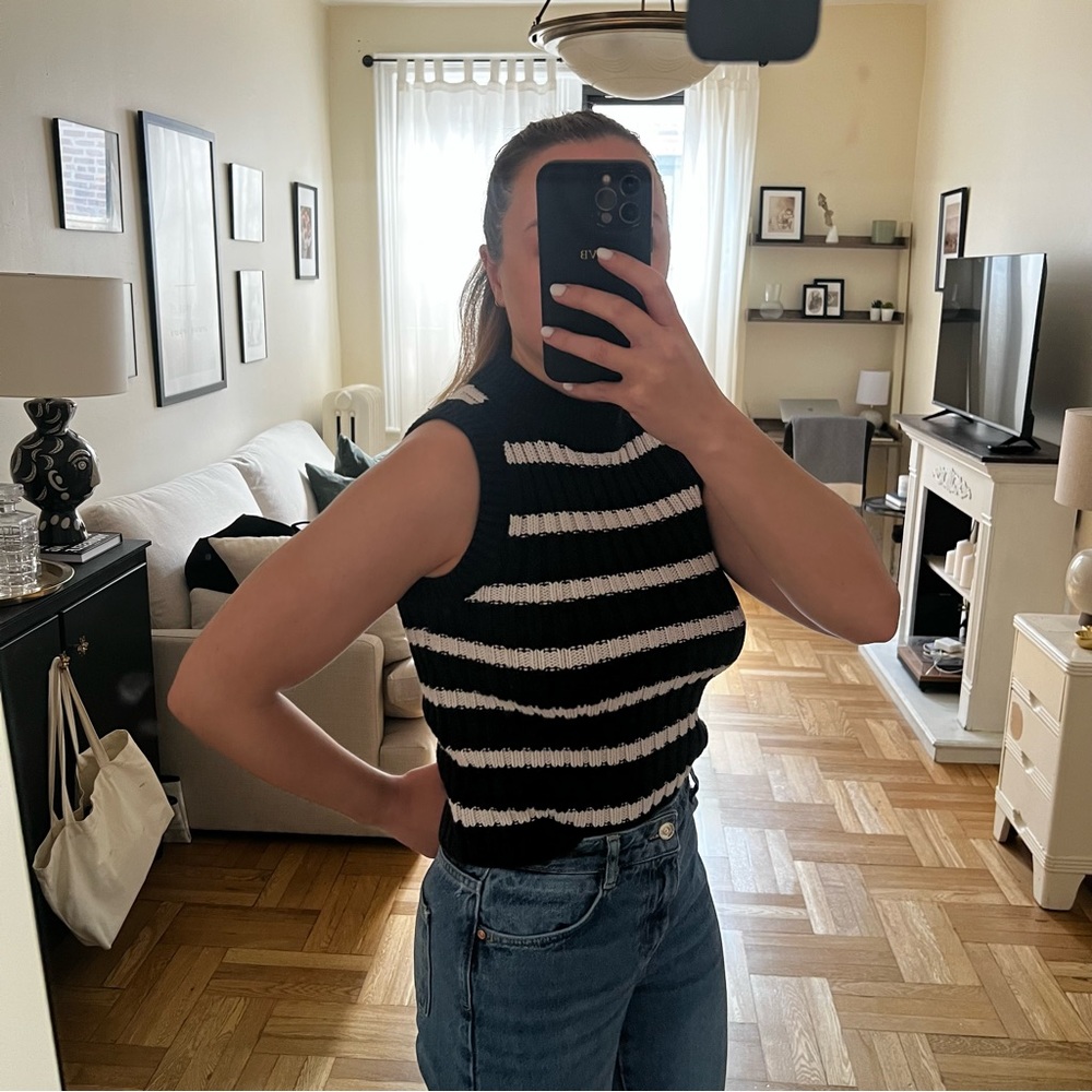 Intermix Top - Picture 2 of 2